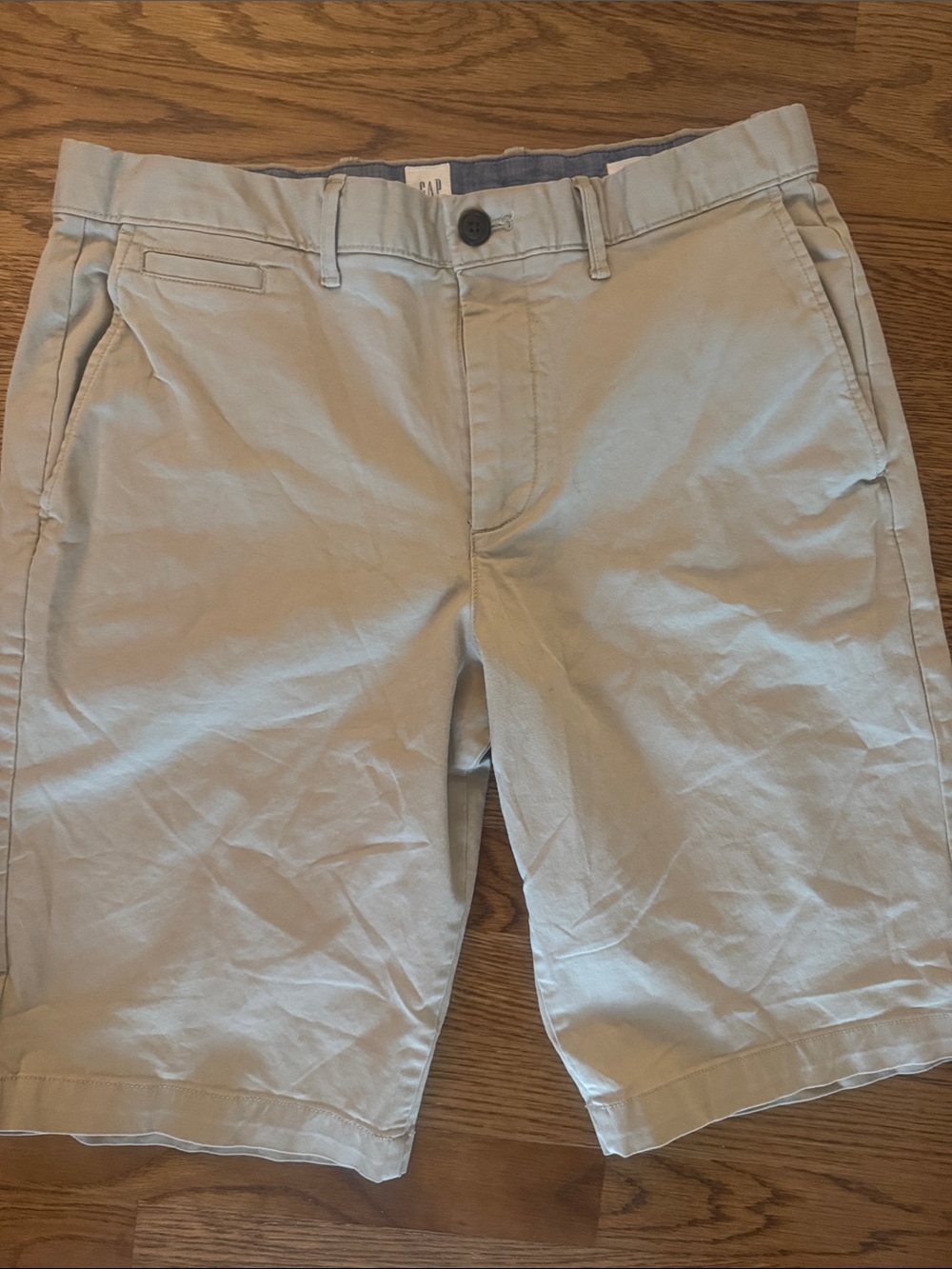 GAP Classic Men's Light Khaki Flat Front Chino Shorts 
Waist 31